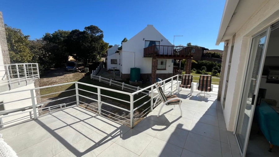 3 Bedroom Property for Sale in Wavecrest Eastern Cape